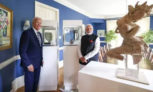 US hands over 297 antiquities smuggled out of India