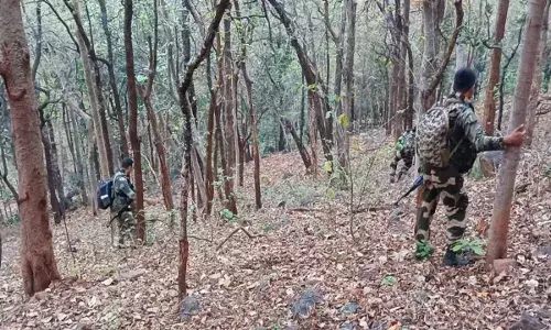 Two maoists held in Telangana