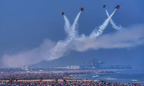 IAFs dazzling aerobatic prowess in Chennai steals hearts, five spectators die