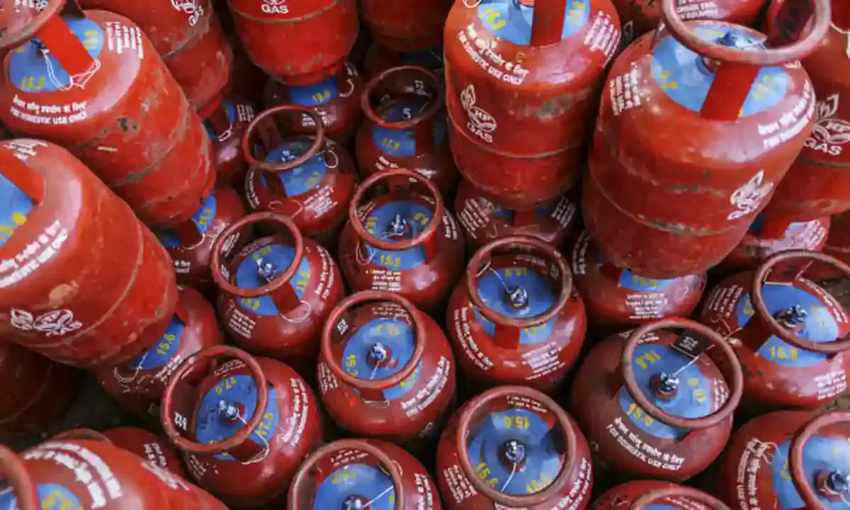 Free gas cylinders for women in AP starting October 31 under Deepam scheme
