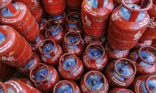 Free gas cylinders for women in AP starting October 31 under Deepam scheme
