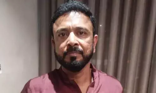 Hyderabad: Raj Pakala appears before Mokila police inĀ drugsĀ case