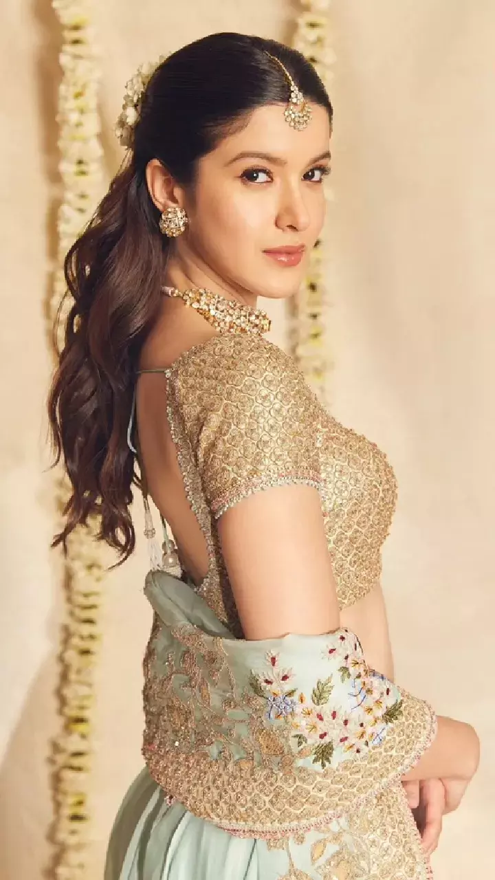 Shanaya Kapoor Set to Debut in Romantic Drama with Vikrant Massey