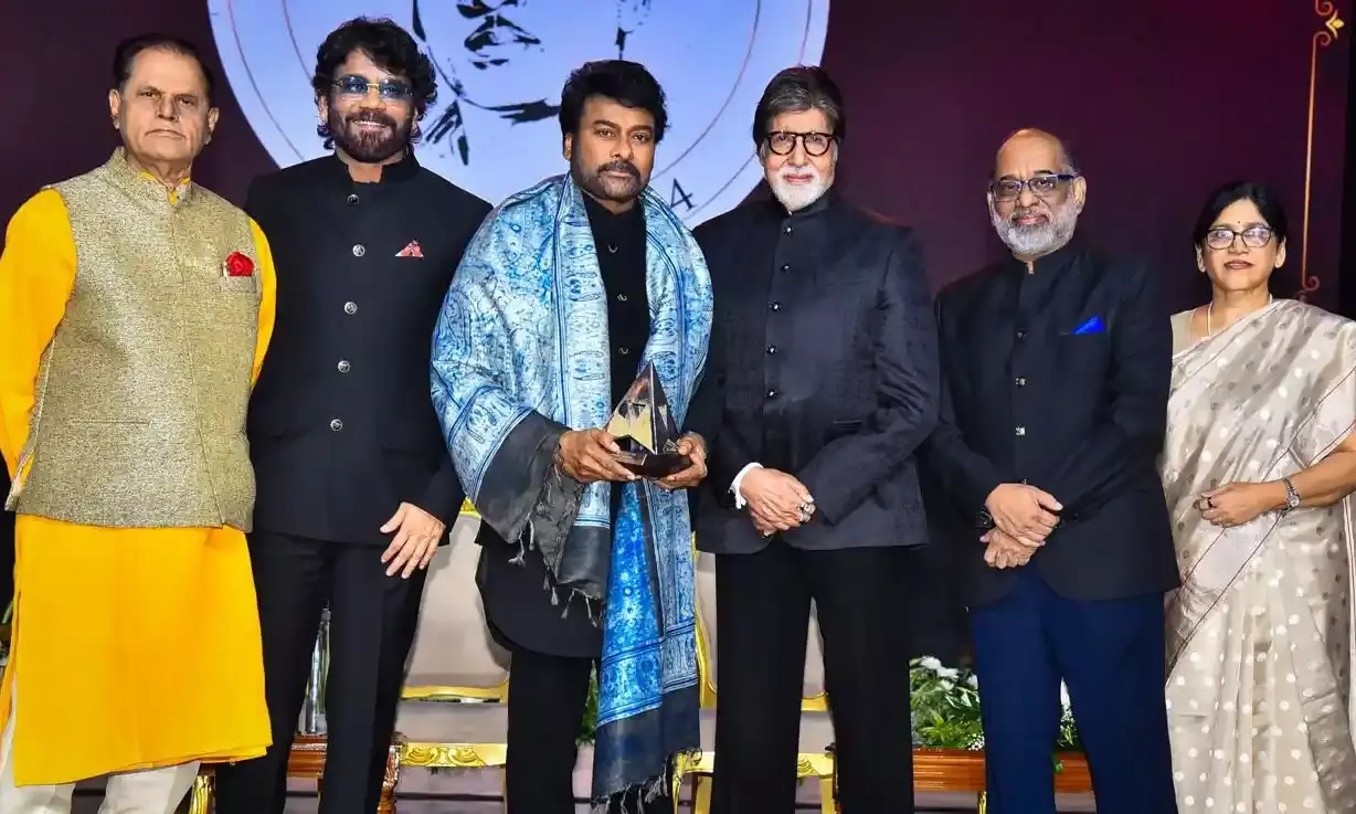 Amitabh Bachchan honours Telugu film star Chiranjeevi with ANR award