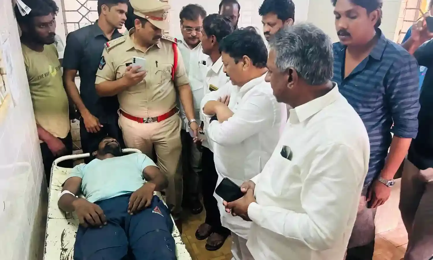 East Godavari: Four electrocuted while putting up banners in Tadiparru