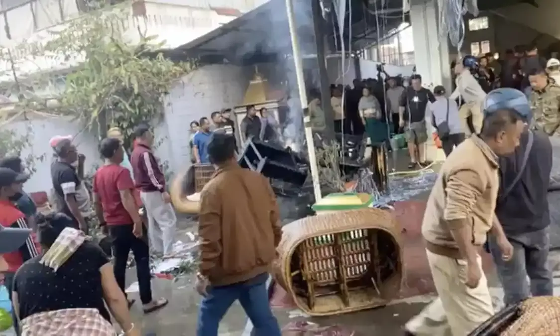 Houses of 4 more MLAs torched in Manipur, agitators attempt to storm CMs ancestral residence