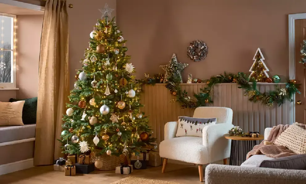 ‘Disco Diwanee..’:  From 90’s nostalgia to Regencycore, Xmas decor in Hyderabad