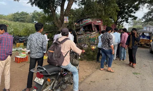 Four killed as truck runs over vegetable vendors in Ranga Reddy