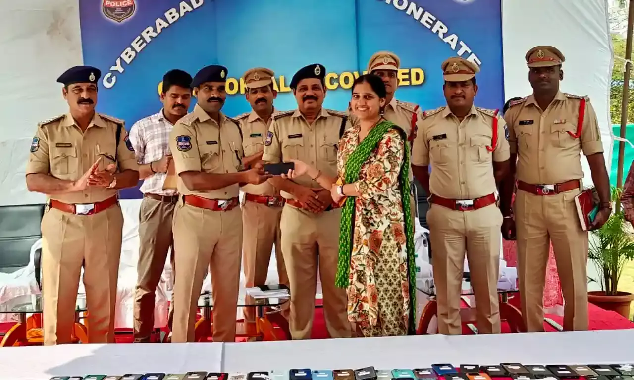 Cyberabad police recover 1,100 stolen, lost mobile phones worth Rs 3.30 crores in 45 days