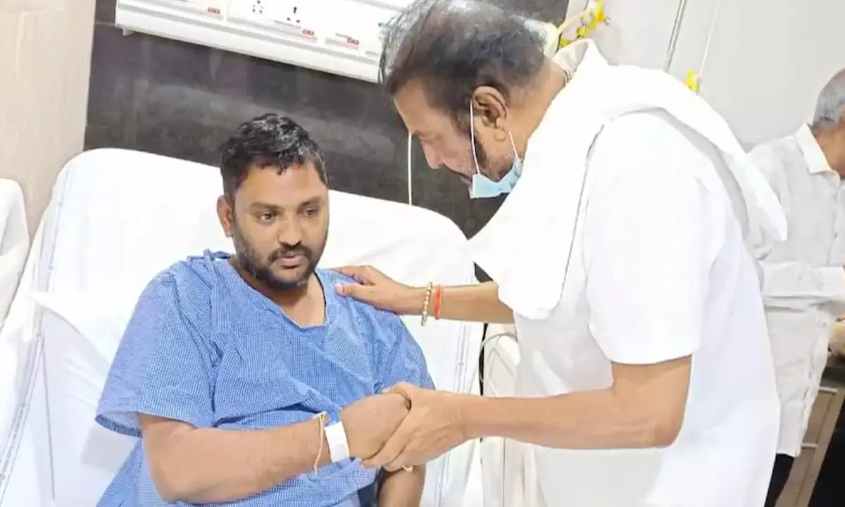 Actor Mohan Babu meets injured journalist in hospital, offers apology