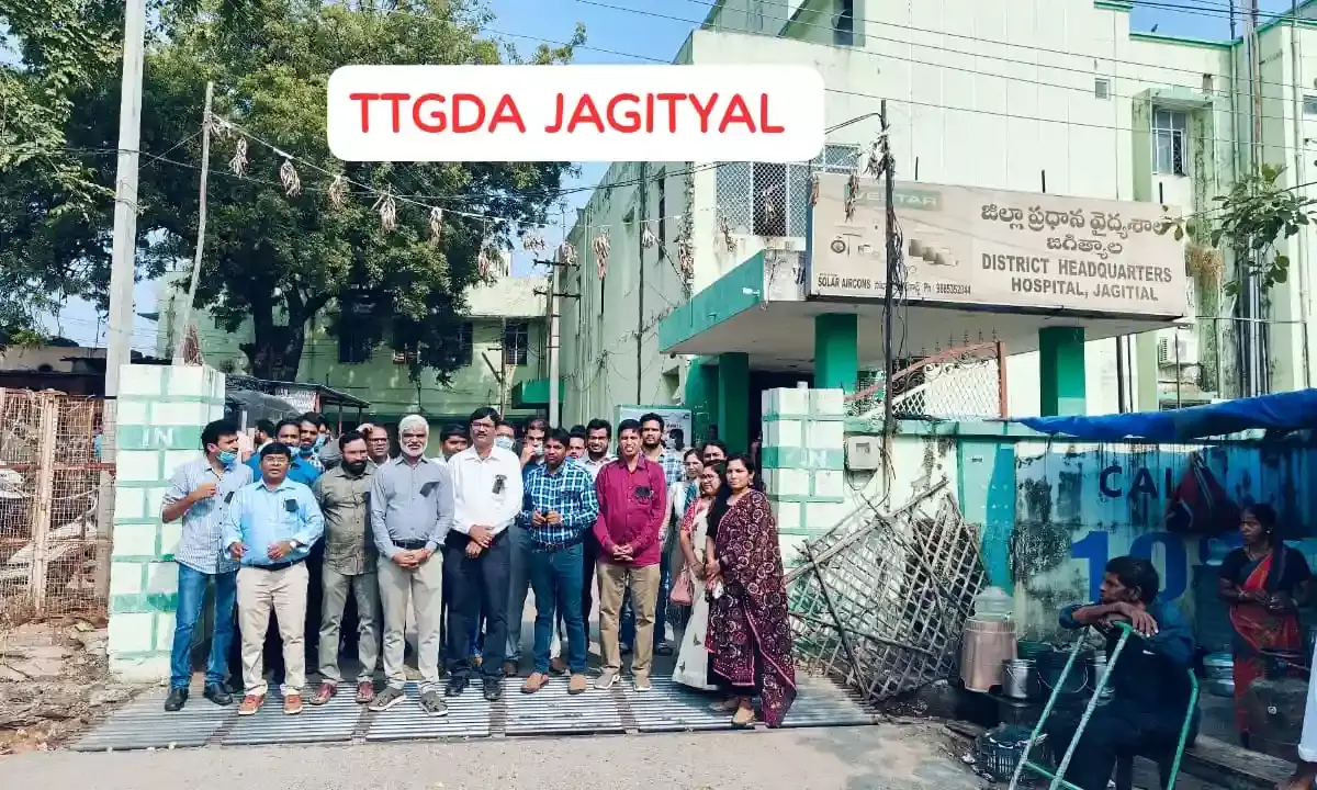 Telangana govt docs protest action against senior doctor in Jagtial for ‘negligence’