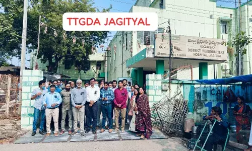 Telangana govt docs protest action against senior doctor in Jagtial for ānegligenceā