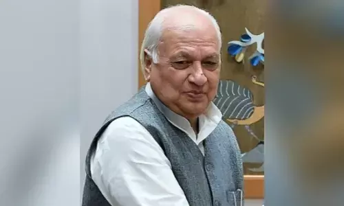 Governor Khan leaves Kerala; Says his bond with the state is lifelong