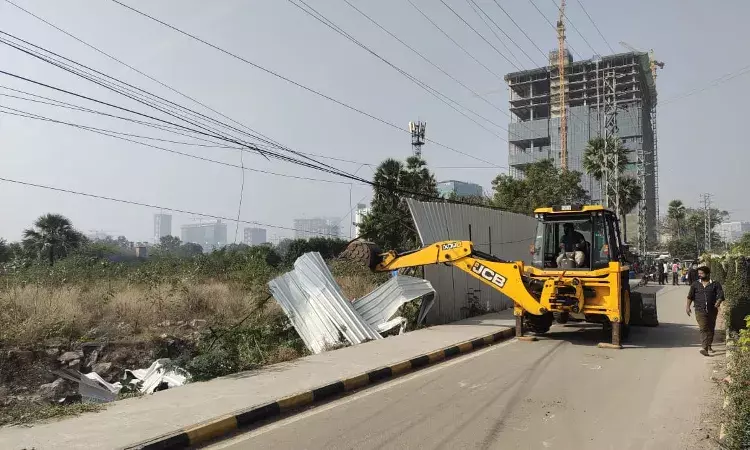 HYDRAA ends 2024 with demolition drive at Bhageerathamma Lake in Khajaguda