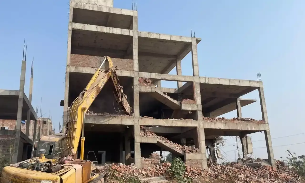 HYDRAA demolishes unauthorized structures at Lake View villas in Nekanmpur, Manikonda
