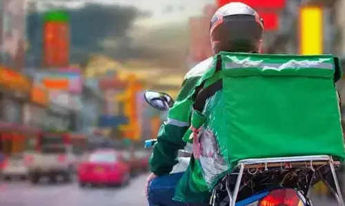 Food delivery agents should get road safety training, says CyberabadĀ trafficĀ police