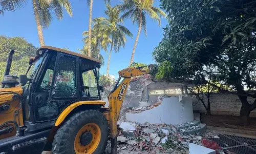 HYDRAA demolishes unauthorized compound wall at Divya Nagar layout; residents heave sigh of relief