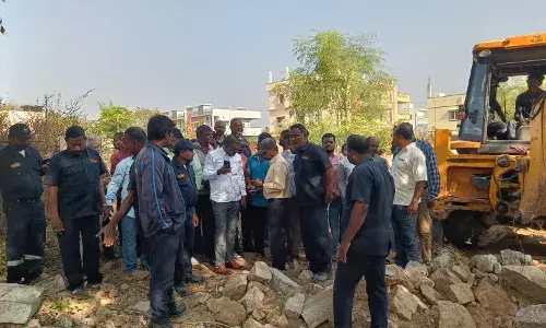 HYDRAA removes encroachments on roads, recover 1,200 yards in Malkajgiri