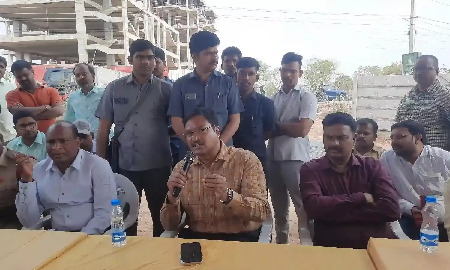 HYDRAA chief Ranganath visits Ilapur after Prajavani complaints, debate on Supreme Court orders ensues