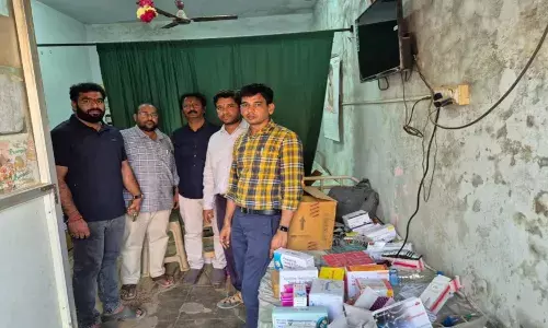 Hyderabad: DCA raids quackās clinic in Bolaram, seizes 28 types of illegalĀ drugĀ stocks