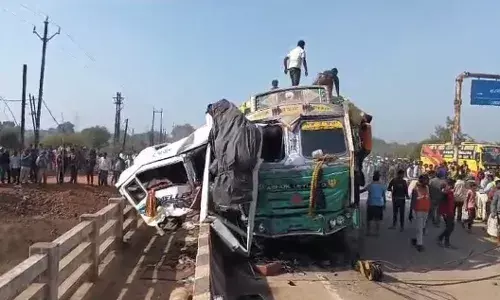 7 Telangana devotees returning from Maha Kumbh Mela die in MP road accident