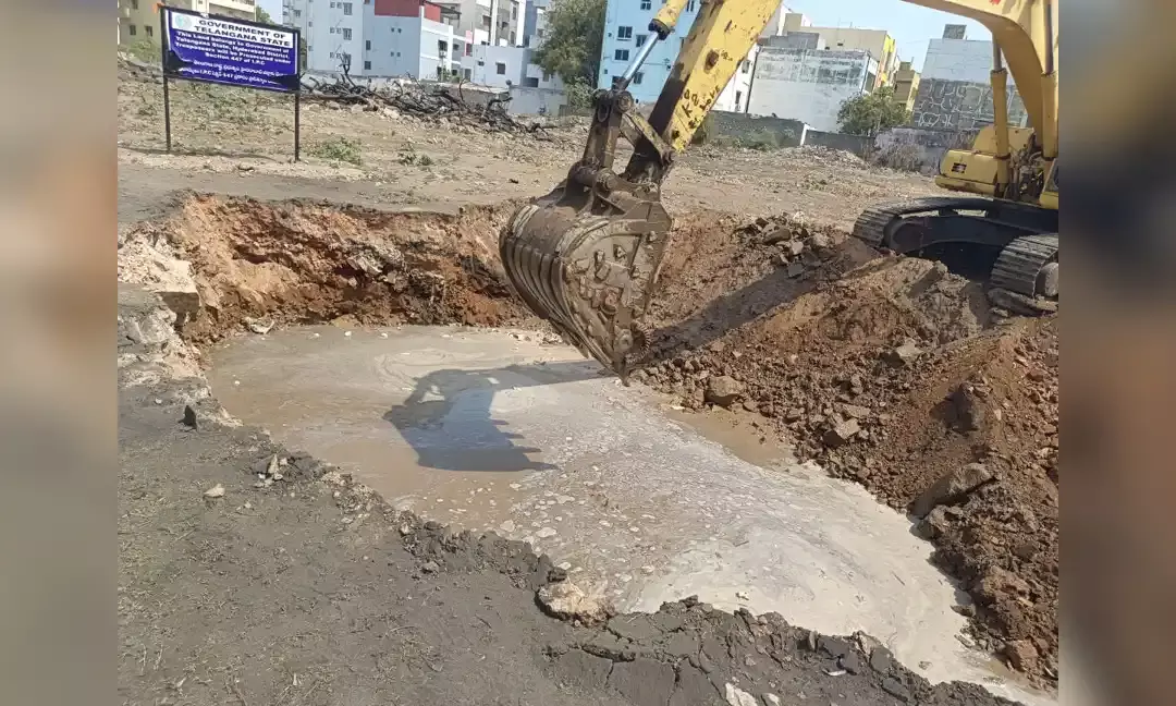 Disappeared Bathukamma Kunta: HYDRAA discovers secret water source during excavation