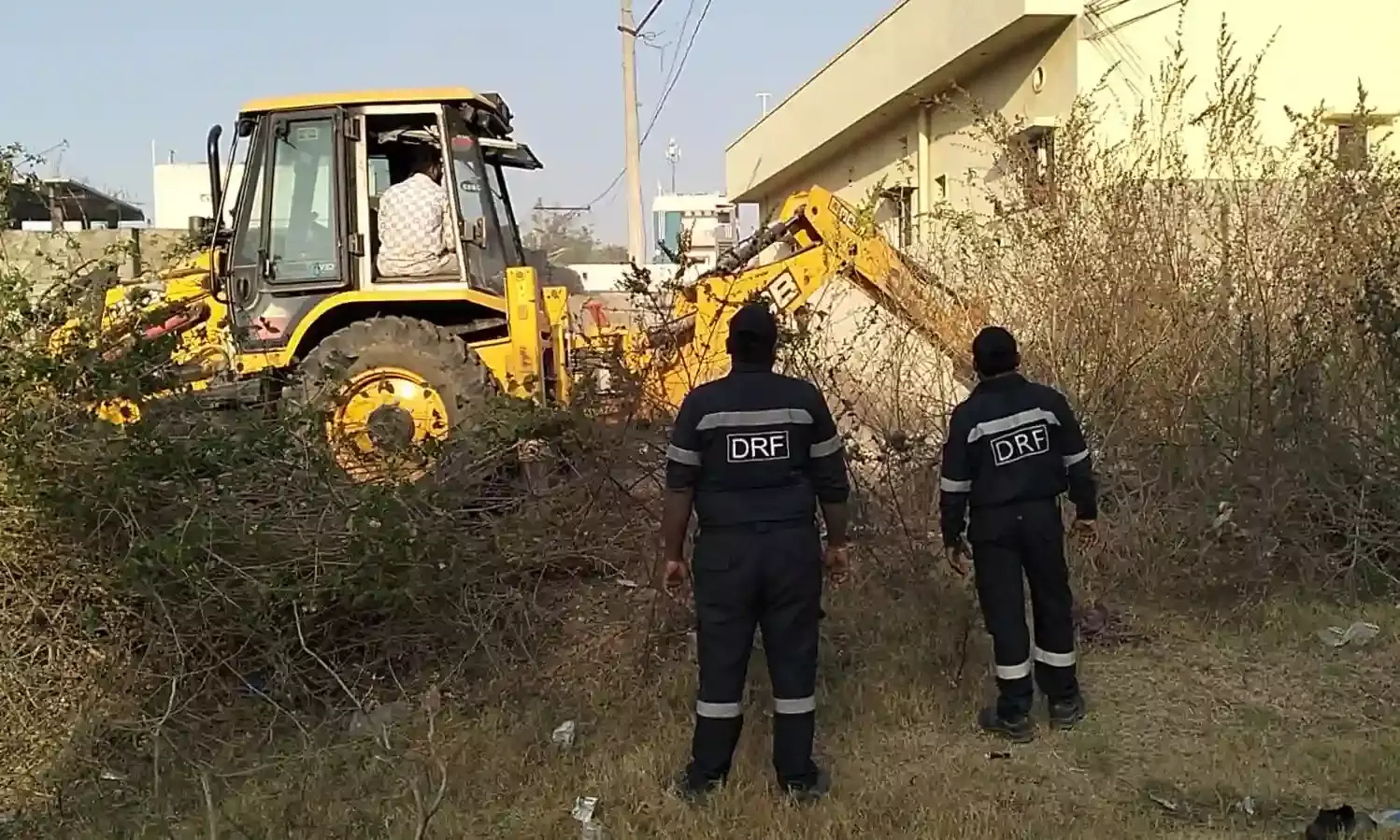 HYDRAA demolishes unauthorised compound wall constructed by Tirumala Colony Ventures at Dalitawada