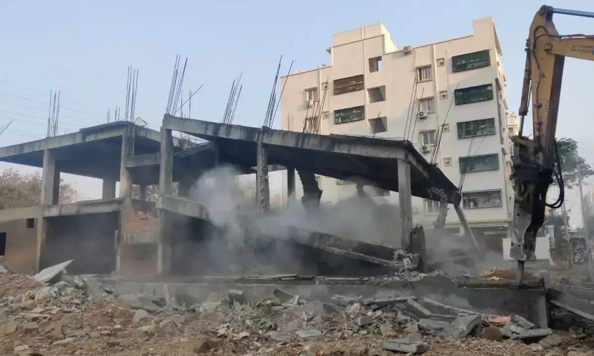 HYDRAA razes unauthorised buildings on Parki Lake; locals complain of illegal plot sales