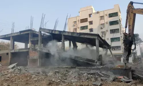 HYDRAA razes unauthorised buildings on Parki Lake; locals complain of illegal plot sales