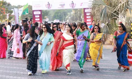 Hyderabadās Necklace Road turns colourful as 3,000 women join Taneira Saree Run