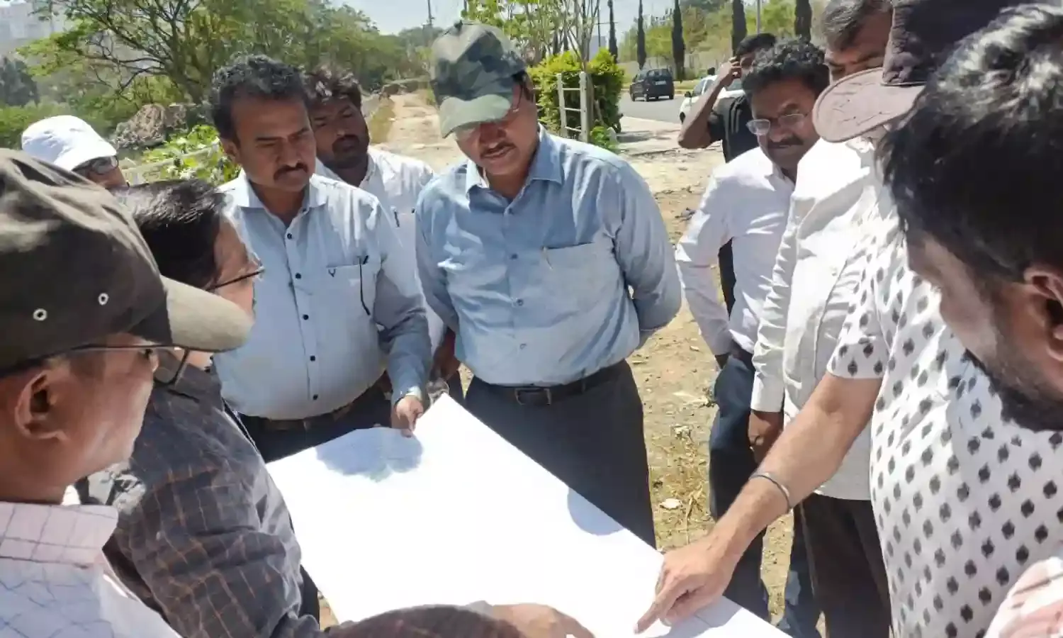 HYDRAA inspects Ibrahimbagh Lake, locals complain of odour from blocked sewage