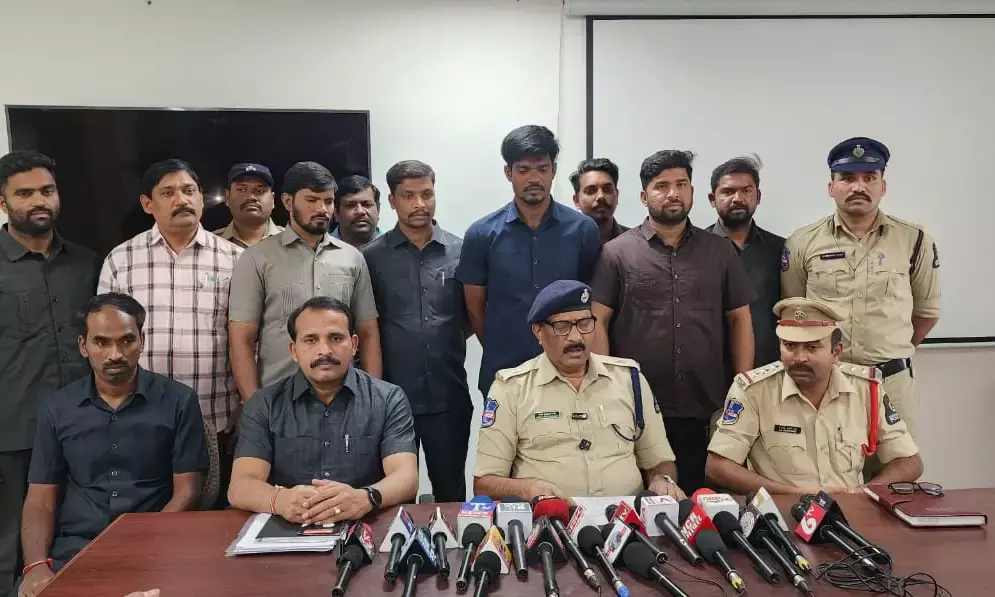 Hyderabad: Four held for duping people with fake double bedroom house scheme