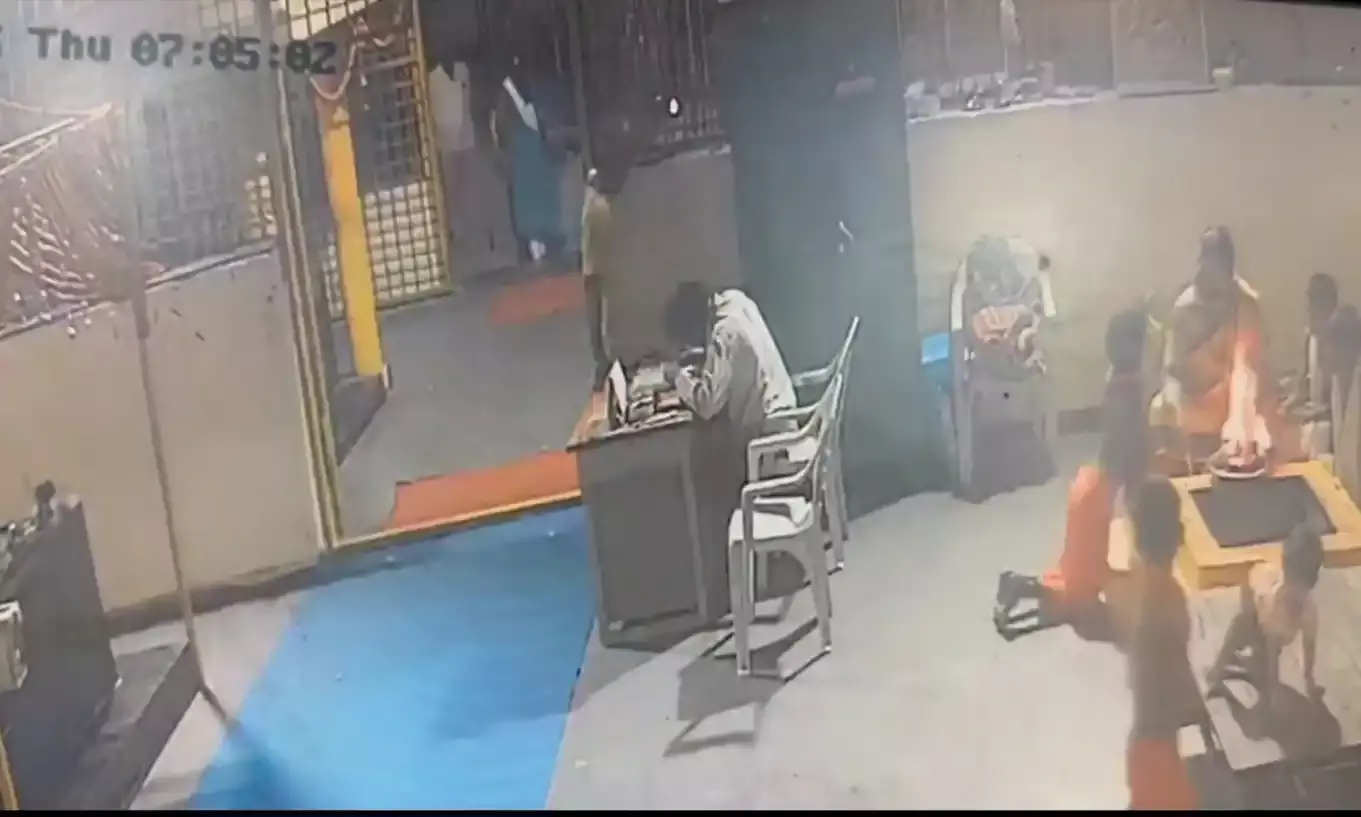 Hyderabad: Man splashes acid on temple accountant at  Saidabad; tension rises