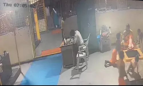 Hyderabad: Man splashes acid on temple accountant at  Saidabad; tension rises