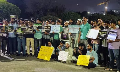 Hyderabad: MANNU protests against Waqf Amendment Bill