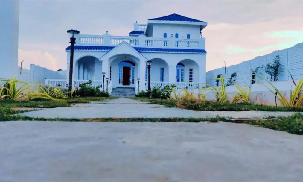 Cyberabad SOT busts mujra party in Moinabad; 6 women dancers among 19 held