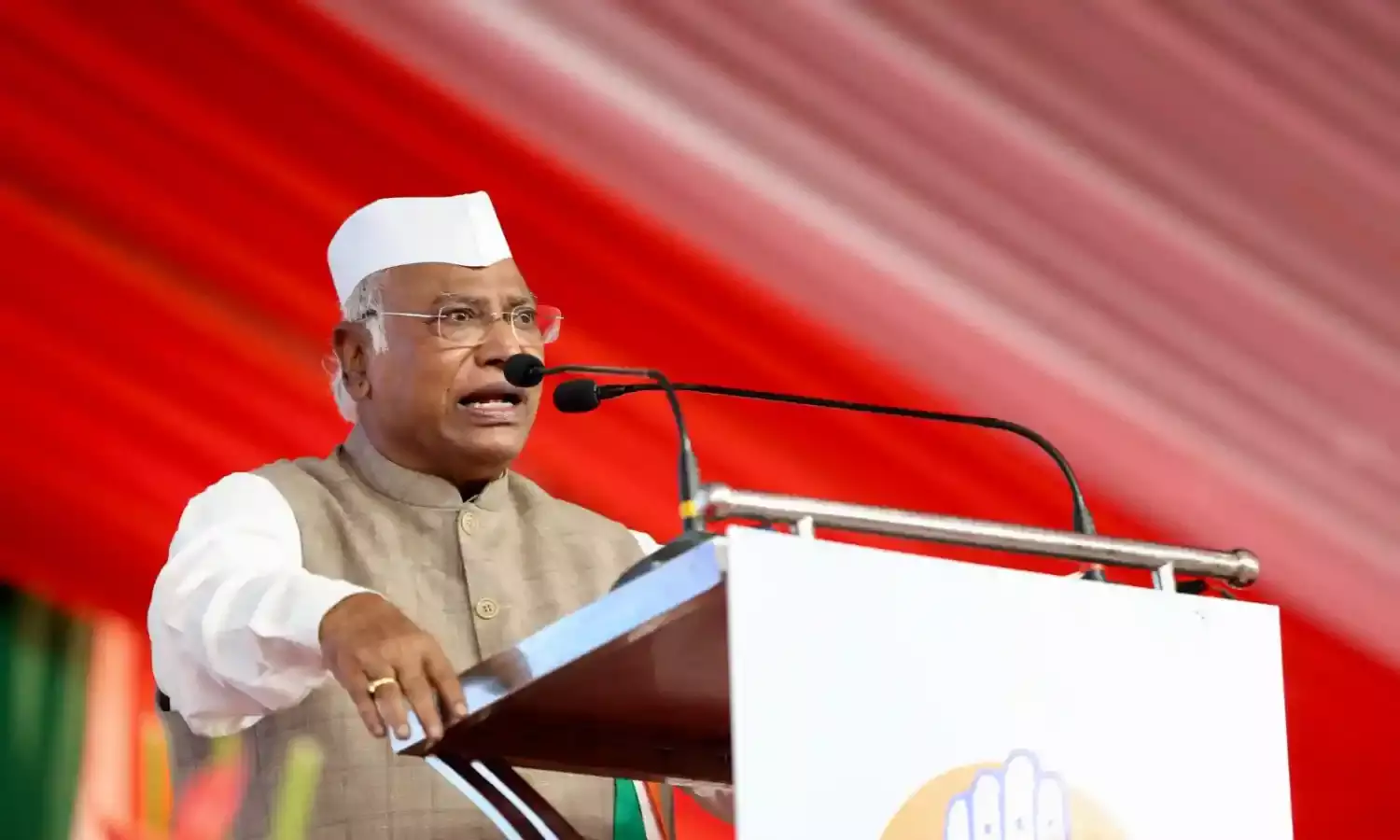 Mallikarjun Kharge: Congress fighting second war of independence against communalism, inequality