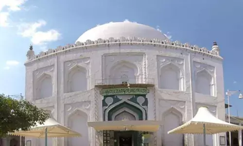 Jehla Mubarak procession: A timeless celebration of faith and unity at Khwaja Bandanawazās dargah in Gulbarga