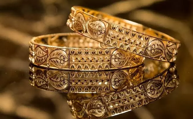 Gold hits Rs 1 lakh mark amid global uncertainty; will prices drop after Akshaya Tritiya? Gold hits Rs 1 lakh mark amid global uncertainty; will prices drop after Akshaya Tritiya?