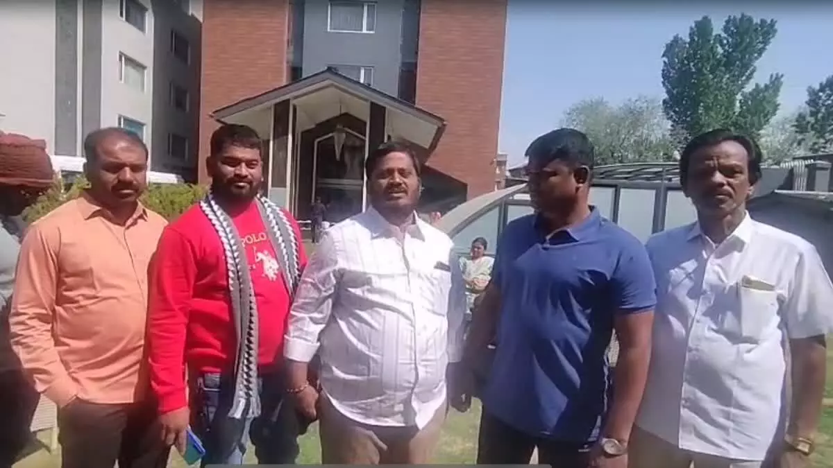 Pahalgam terrorist attack: 80 Telangana tourists stranded in J&K, send SOS to govt for safe return Pahalgam terrorist attack: 80 Telangana tourists stranded in J&K, send SOS to govt for safe return