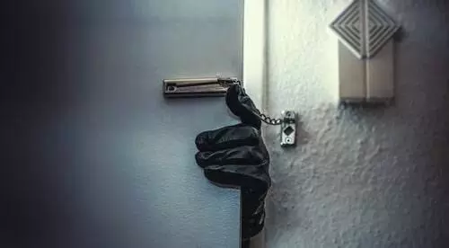 Hyderabad: Burglars lock children in room, loot Chaderghat businessman’s house Hyderabad: Burglars lock children in room, loot Chaderghat businessman’s house