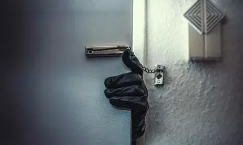 Hyderabad: Burglars lock children in room, loot Chaderghat businessmanās house