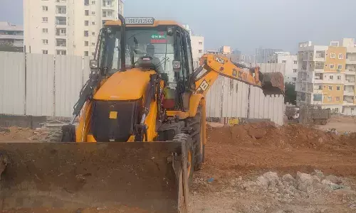 HYDRAA clears HMDA layout from encroachment at Hydernagar; removes unauthorized structures in Puppalaguda