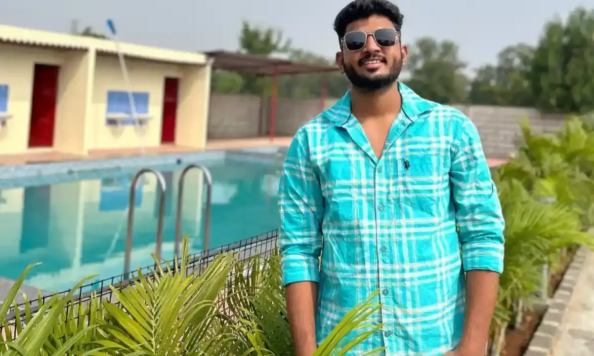 Youth struck on head with beer bottle in bar fight dies on spot in Ramanthapur