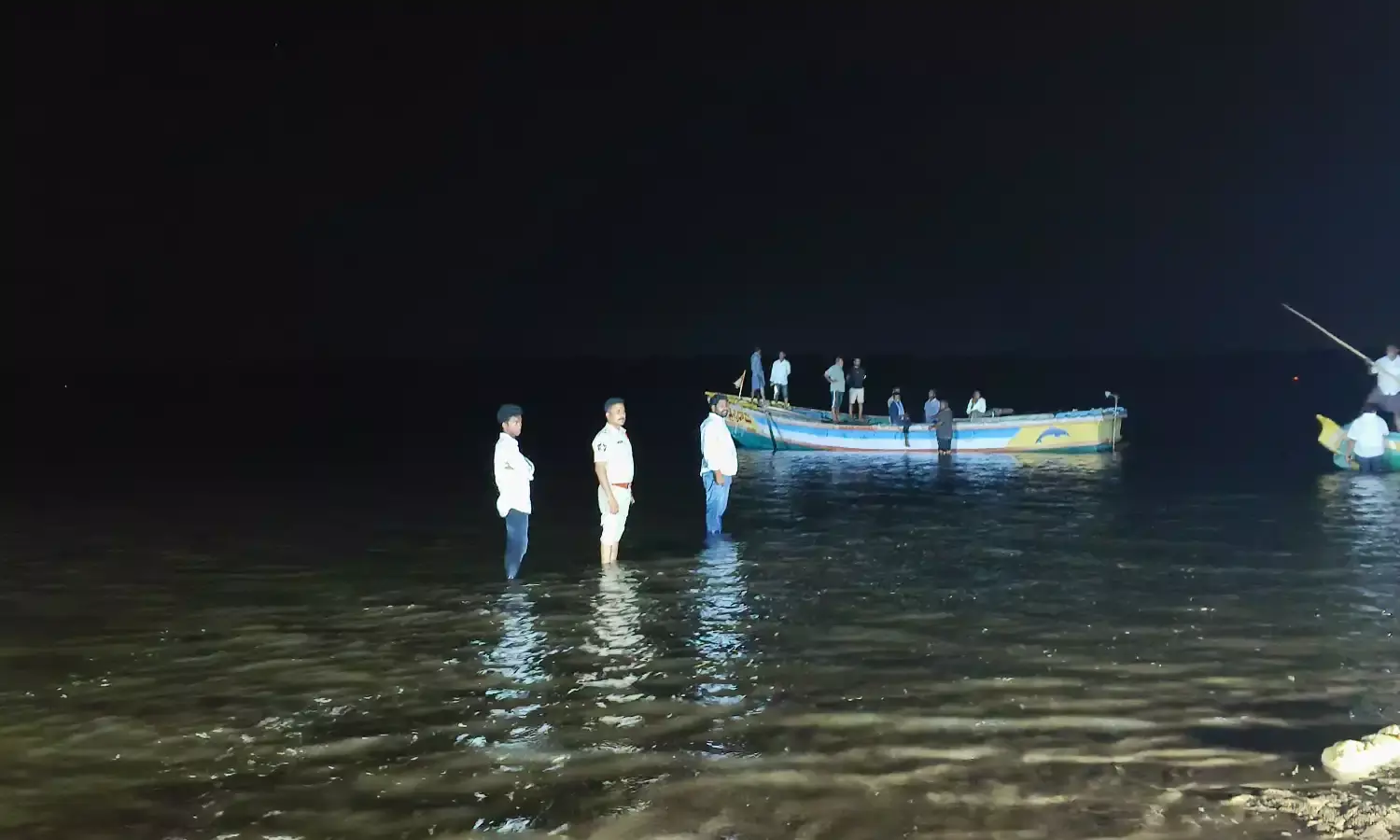 Mummadivaram: Minor boys among eight drown in Gowthami; one body fished out