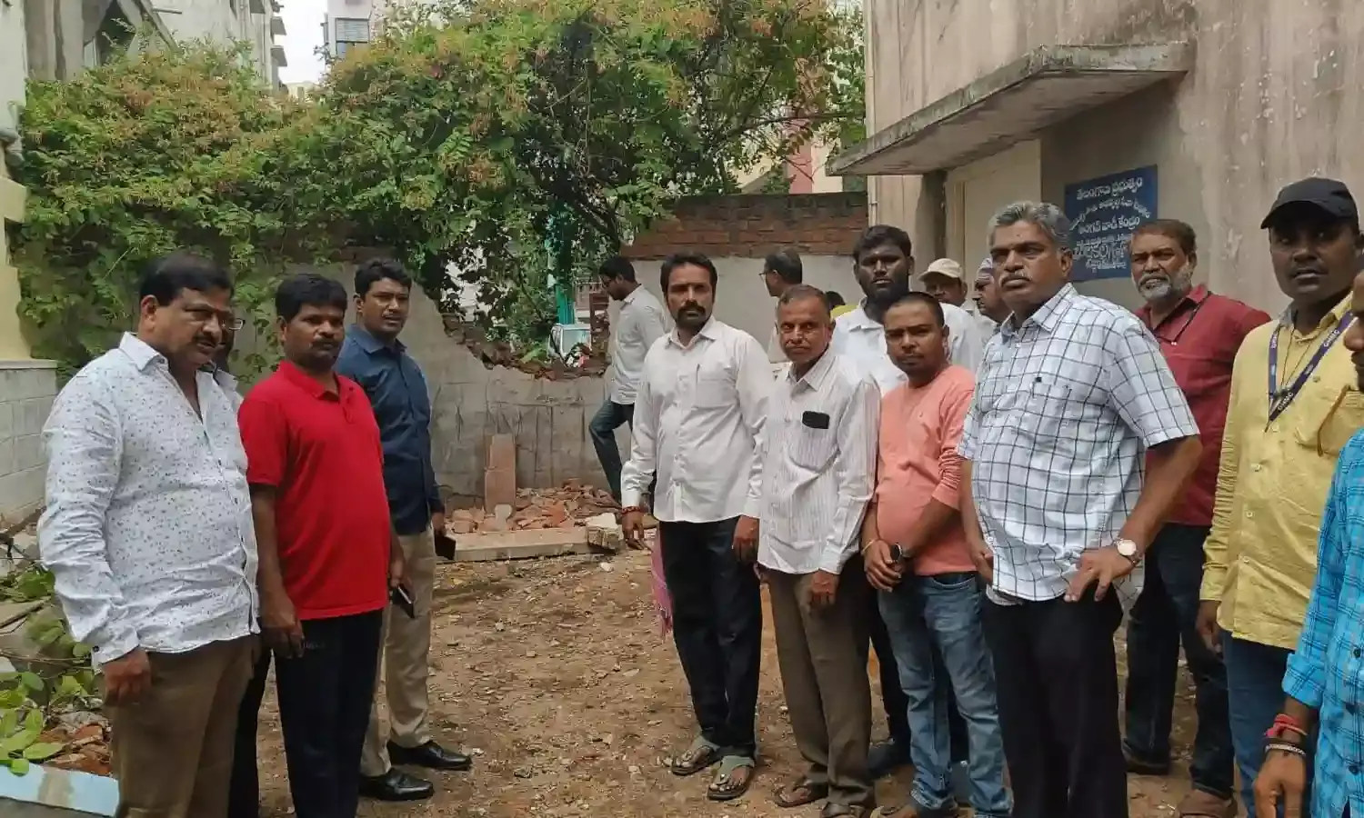 After headmaster’s protest, HYDRAA demolishes illegal wall blocking Secunderabad school entrance