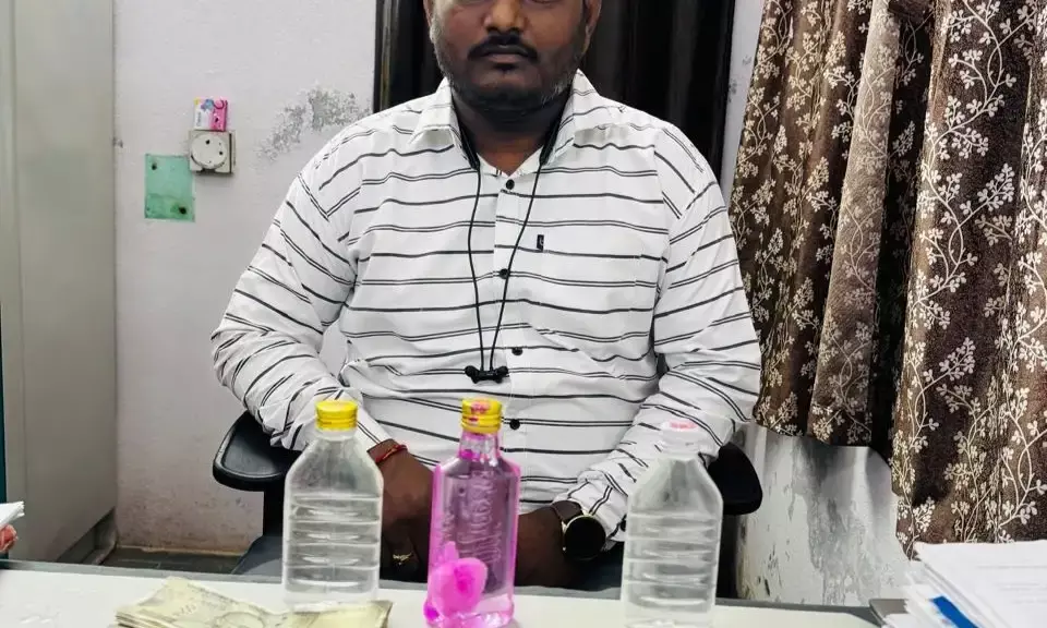 ACB catches Musheerabad revenue inspector taking Rs 25,000 bribe