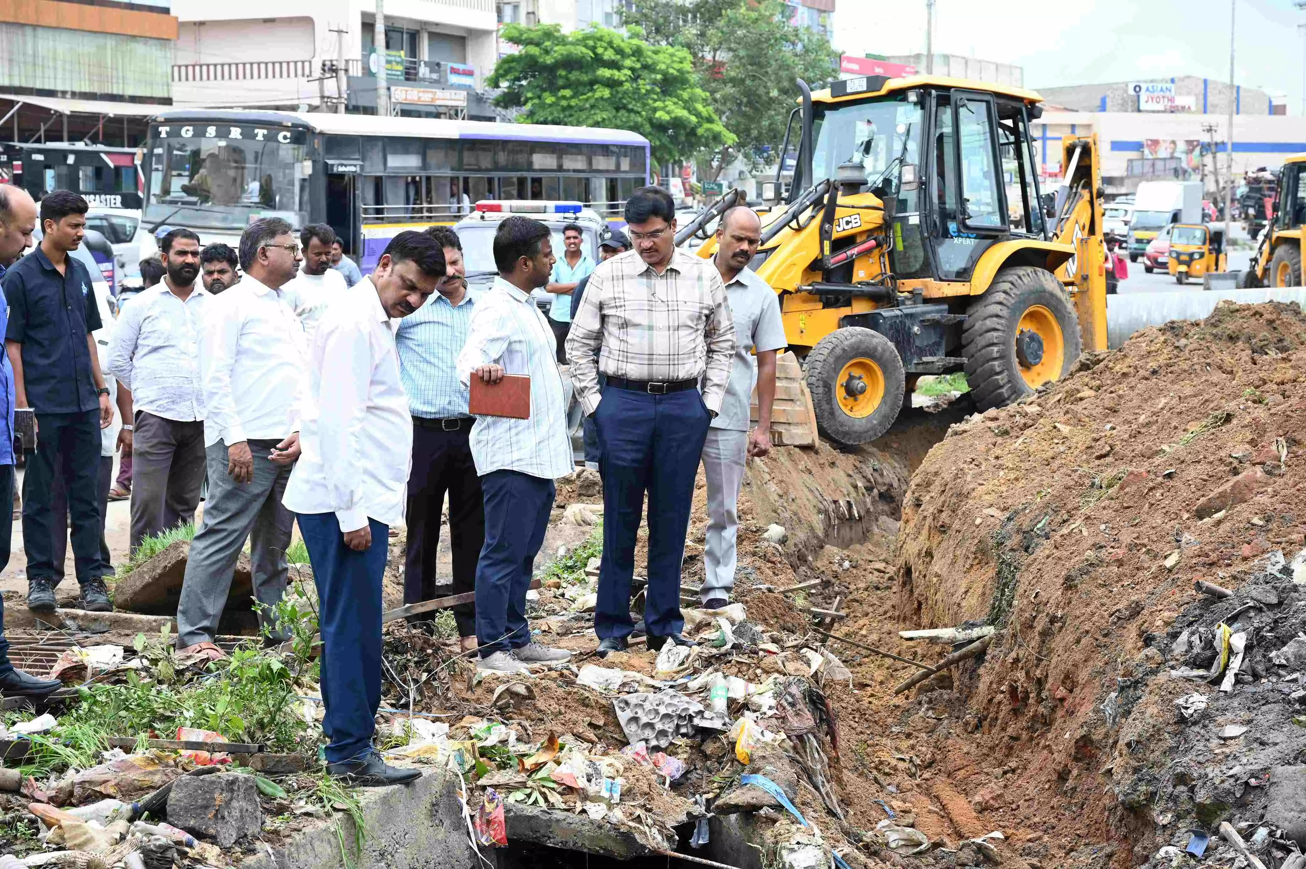 Ahead of monsoon, HYDRAA chief Ranganath orders removal of stormwater drain blockages Ahead of monsoon, HYDRAA chief Ranganath orders removal of stormwater drain blockages