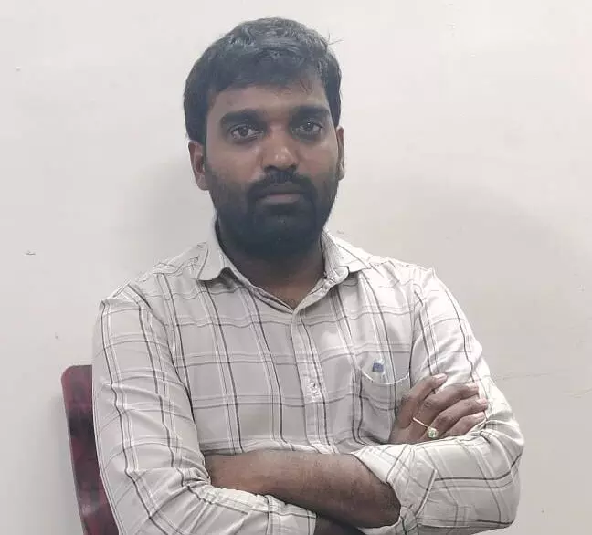 Ranga Reddy: ACB arrests revenue inspector for demanding Rs 12L bribe to manpulate land records Ranga Reddy: ACB arrests revenue inspector for demanding Rs 12L bribe to manpulate land records