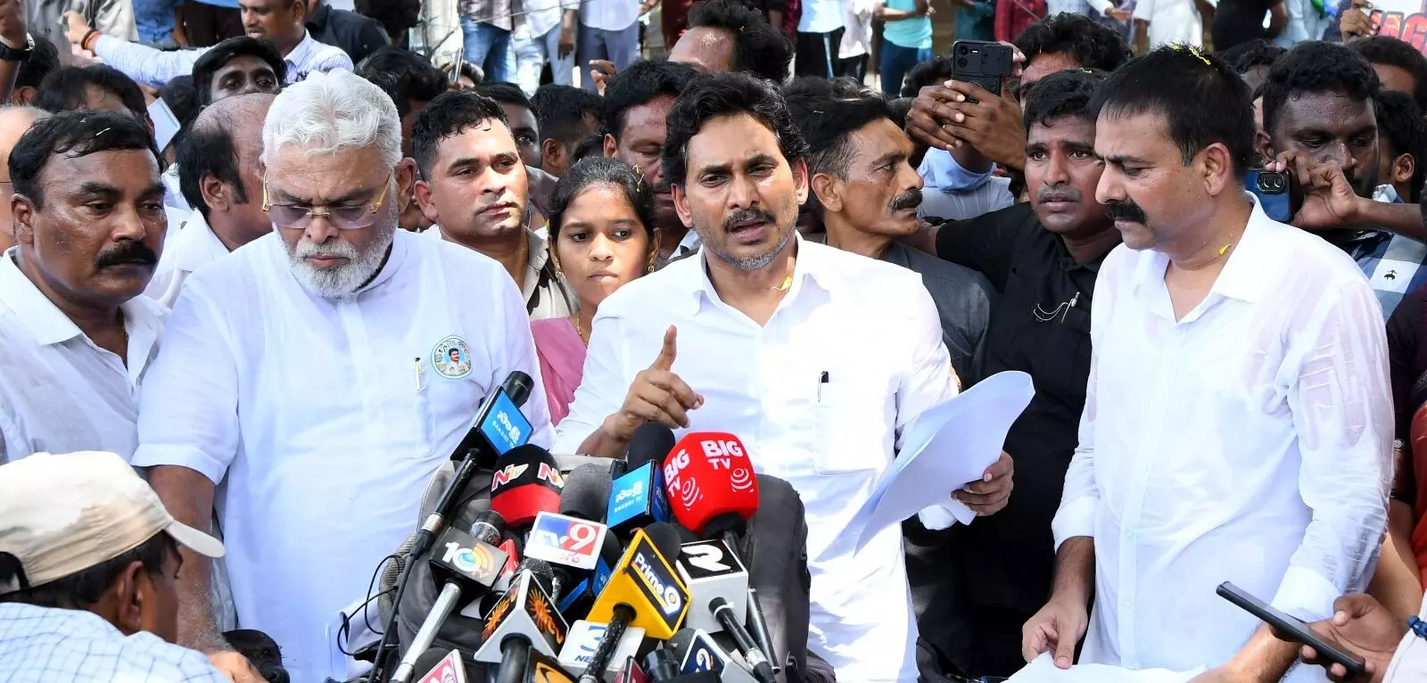 Jagan calls for Betrayal Day on June 4, condemns alleged police brutality on three Tenali youths Jagan calls for Betrayal Day on June 4, condemns alleged police brutality on three Tenali youths